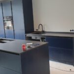 Blauwe greeploze keuken in Volendam geplaatst van TuypsHuysch
