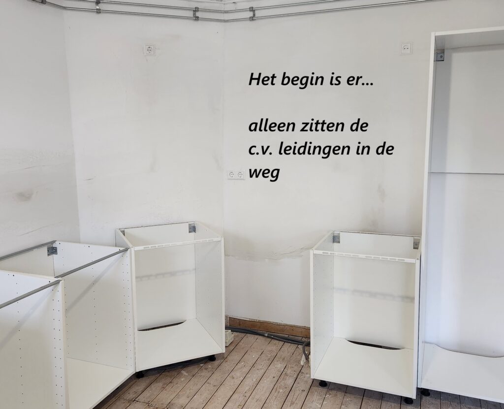 de eerste kastjes zijn gemonteerd, een aantal corpussen staan globaal op hun plek.